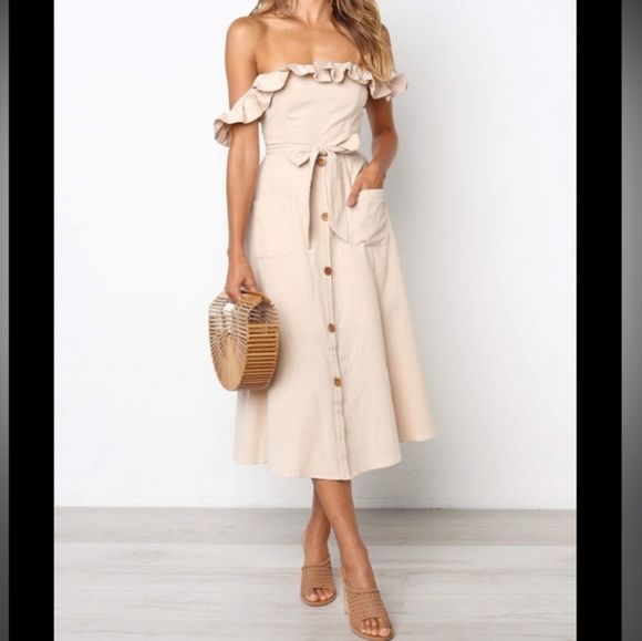 Cupshe Dresses & Skirts - Cupshe ruffle button dress